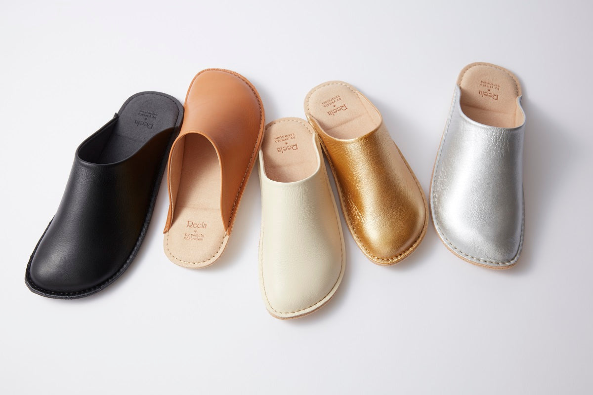 素足を包み込む本革ルームシューズ「Reela(リーラ)」