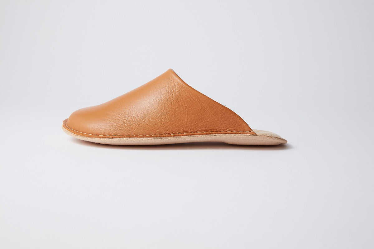 素足を包み込む本革ルームシューズ「Reela(リーラ)」