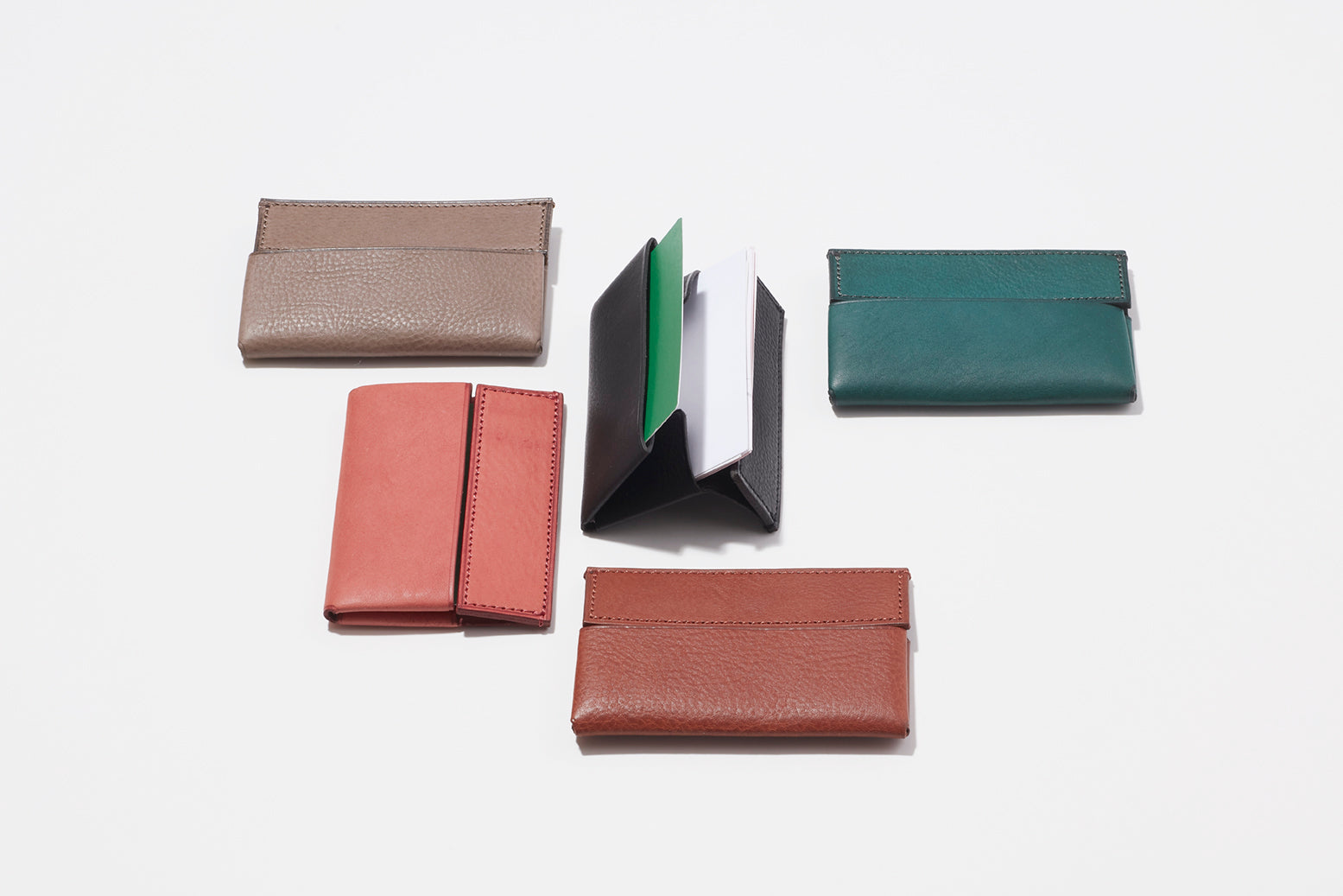 所作まで美しくする、シンプルで機能的な名刺入れ