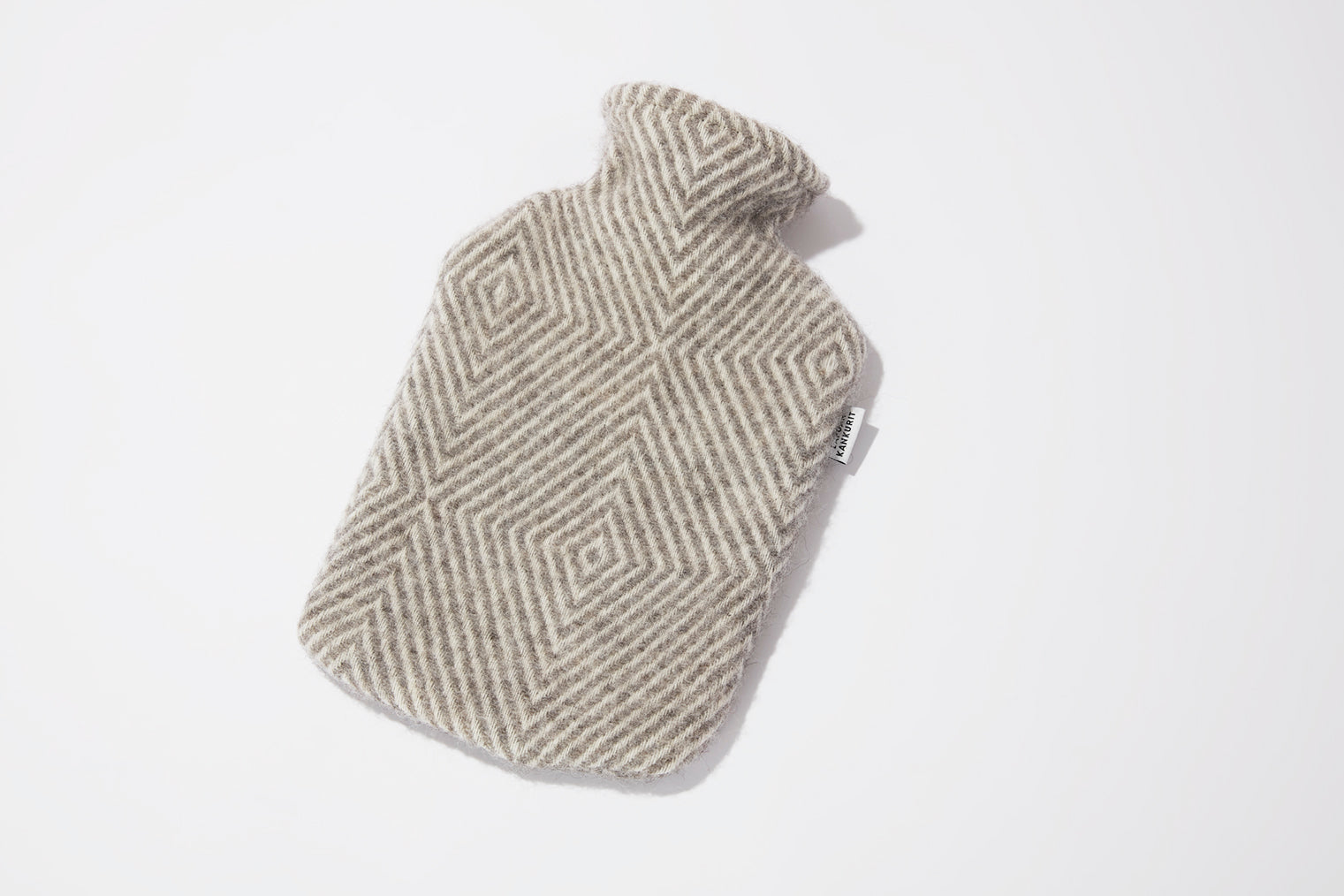 心まで温めるラプアン カンクリの「湯たんぽ」と「ブランケット」