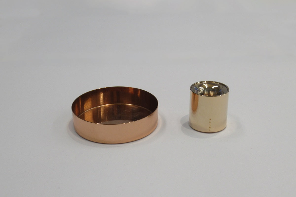 斬新な発想から生まれたミニマルな花器「HANAKUBARI」(一輪挿し)