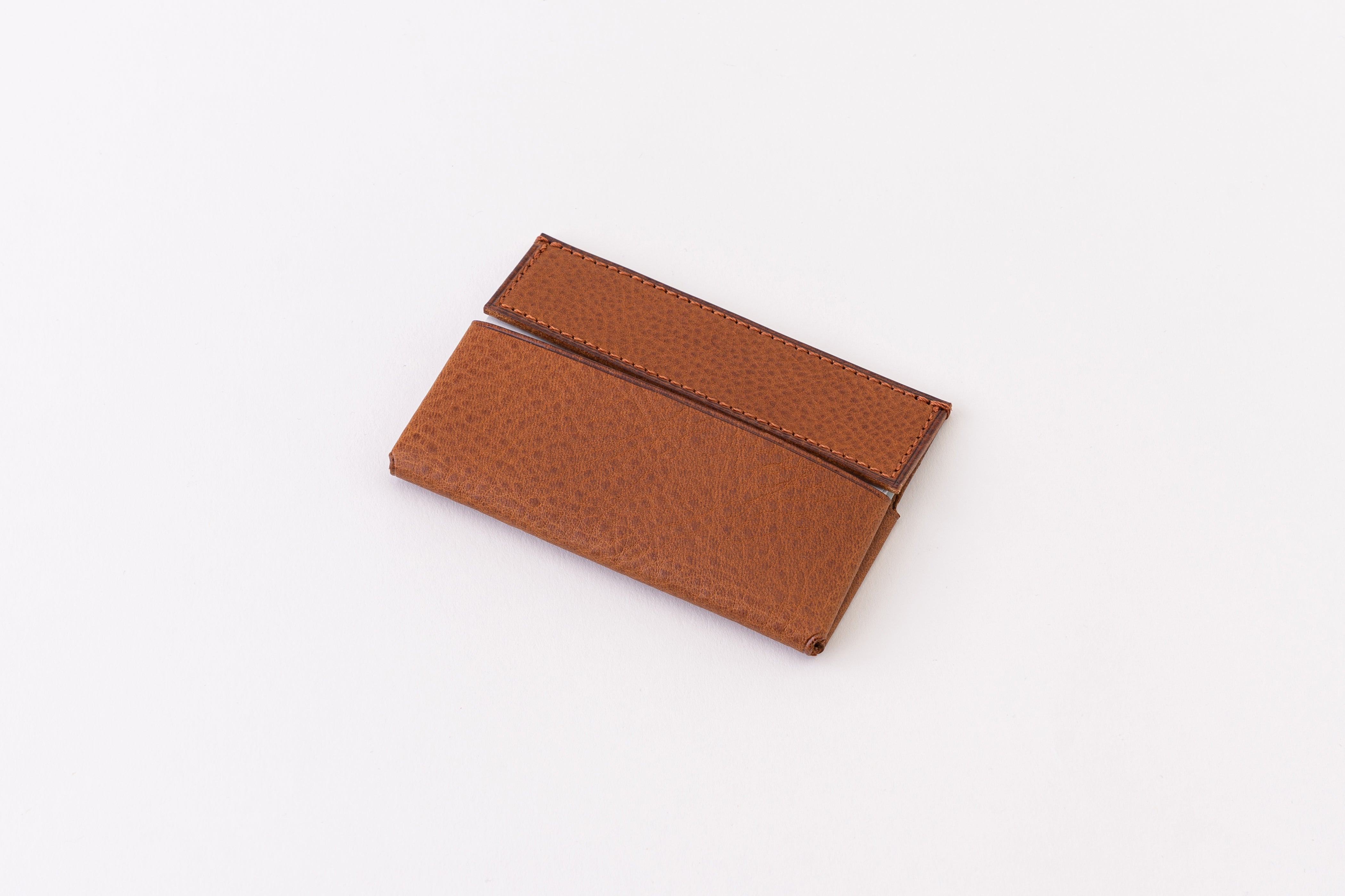 所作まで美しくする、シンプルで機能的な名刺入れ