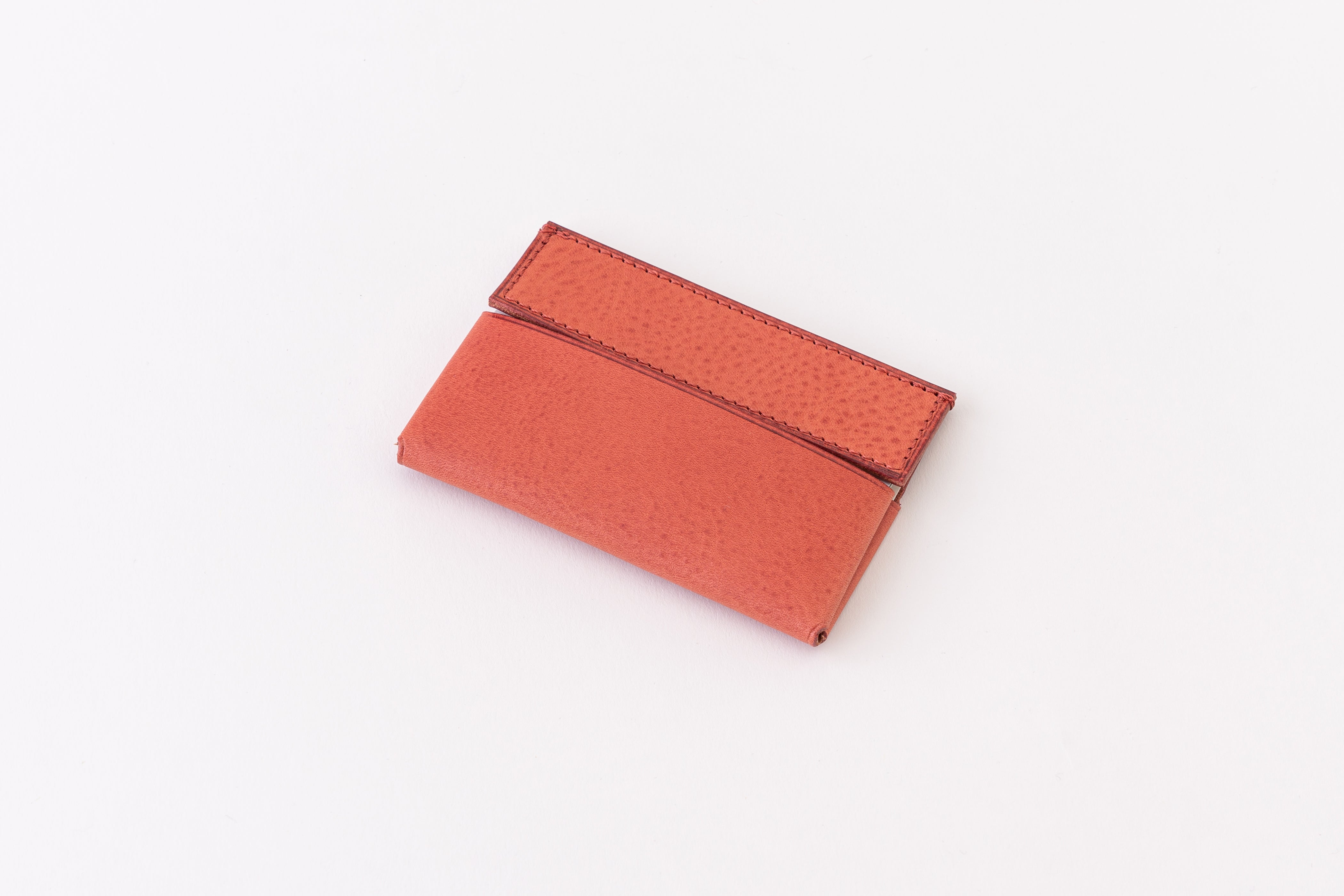 所作まで美しくする、シンプルで機能的な名刺入れ