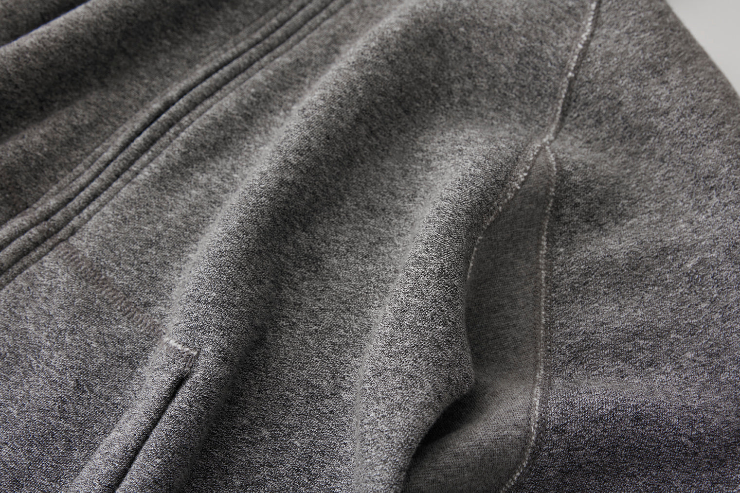 脱ぎたくなくなるほど心地良い大人スウェット「kitt」