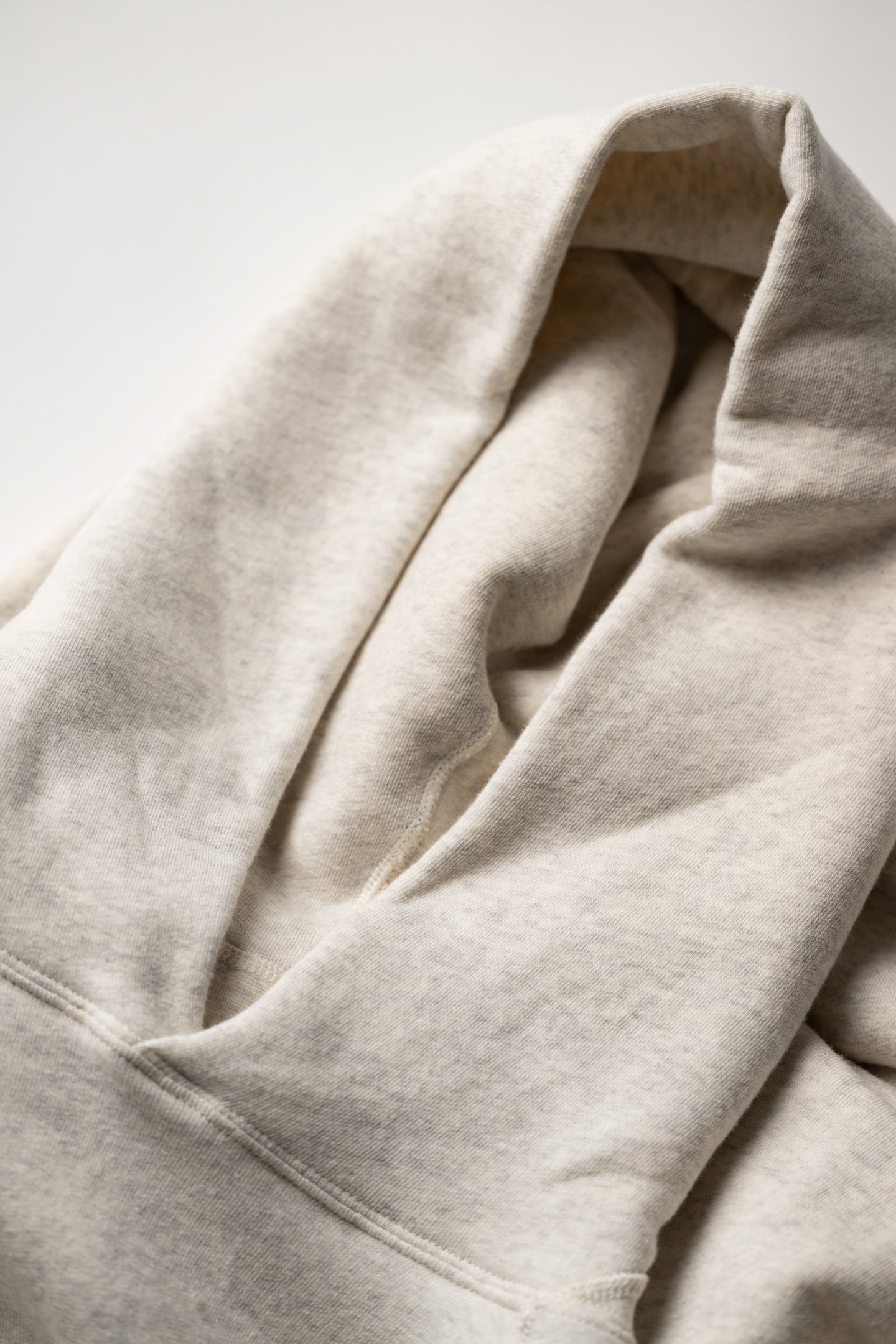 脱ぎたくなくなるほど心地良い大人スウェット「kitt」