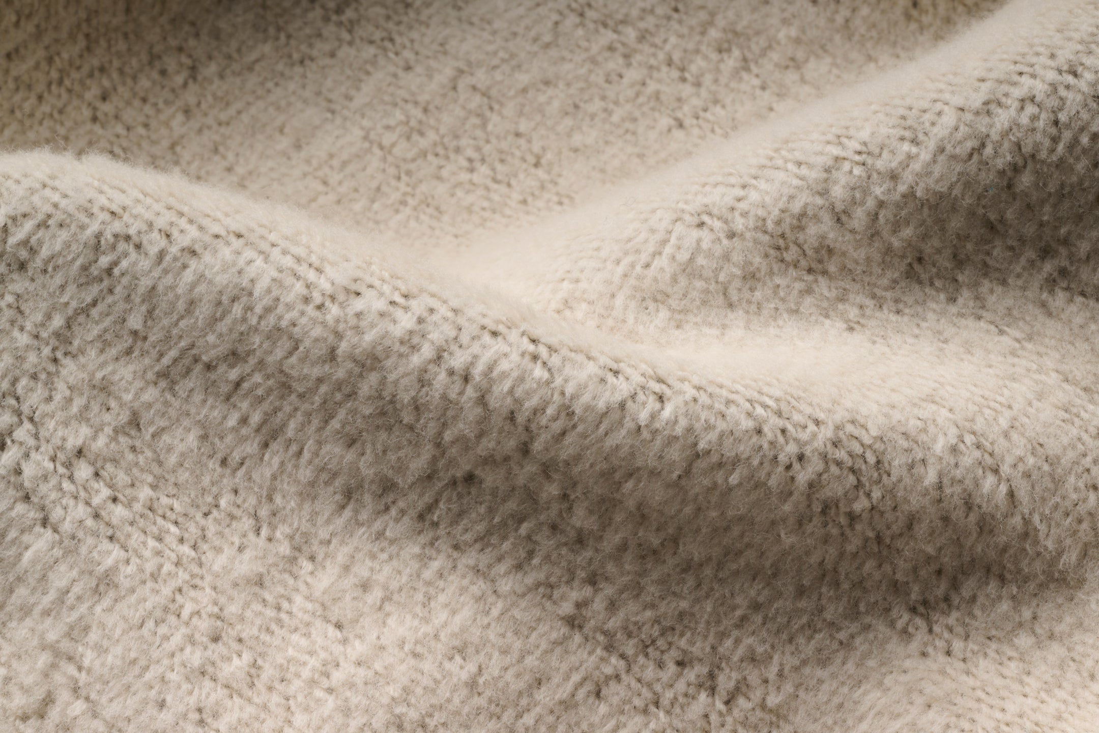 脱ぎたくなくなるほど心地良い大人スウェット「kitt」