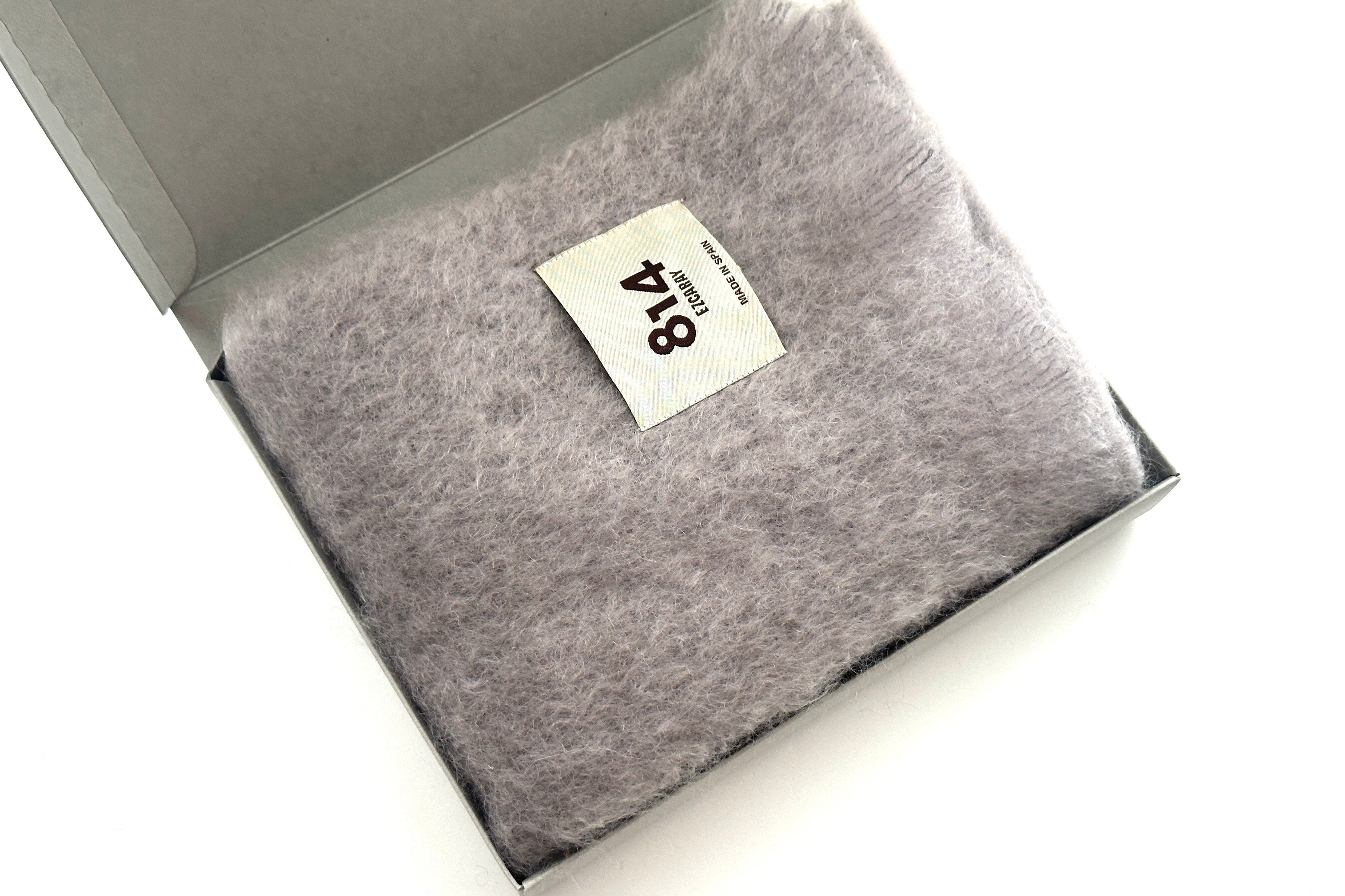 寒い季節に寄り添うふわふわのモヘアマフラー