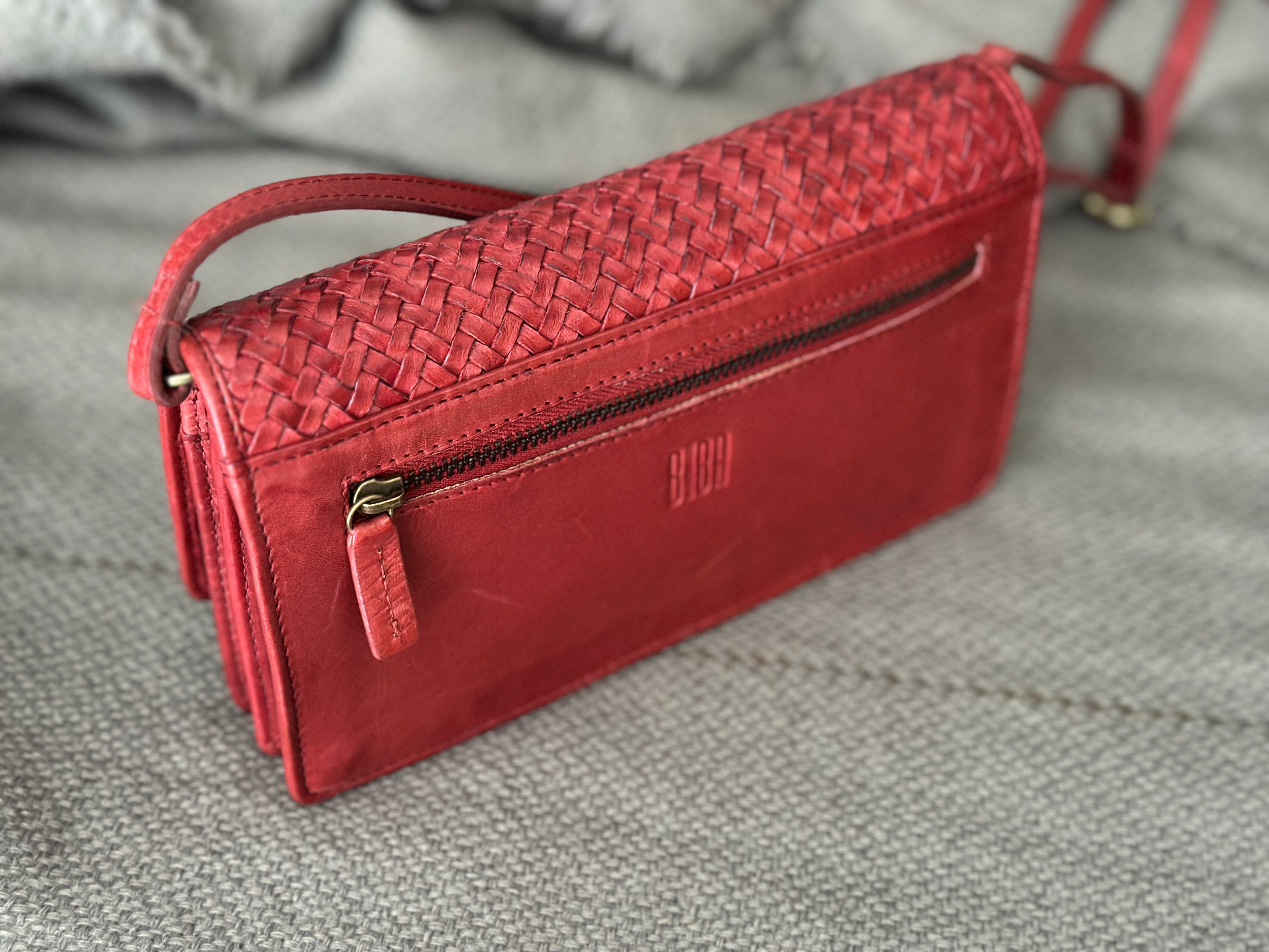 必要なものだけ美しく。BIBAクロスウォレットバッグ