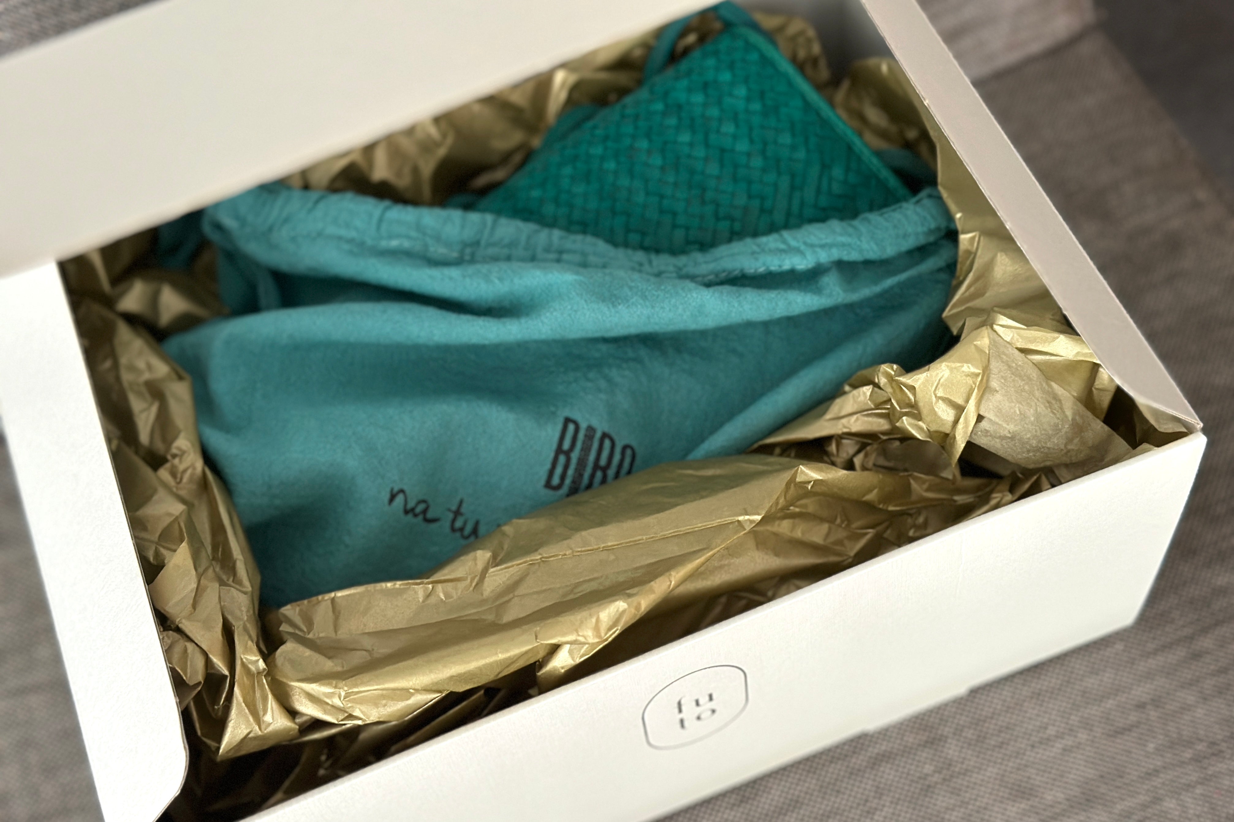 必要なものだけ美しく。BIBAクロスウォレットバッグ