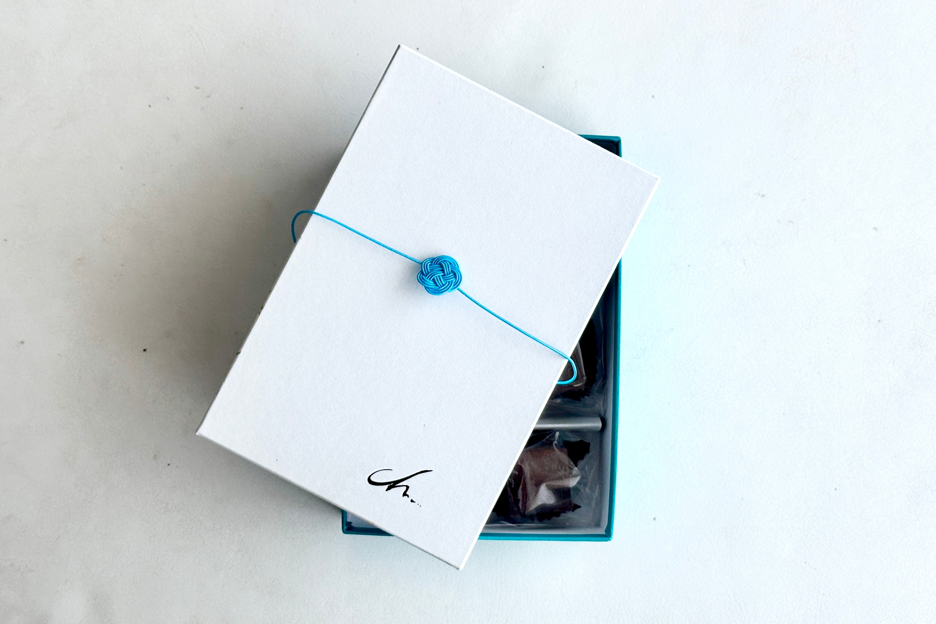 1日48粒しか作れないローチョコレート Chocolate hiro