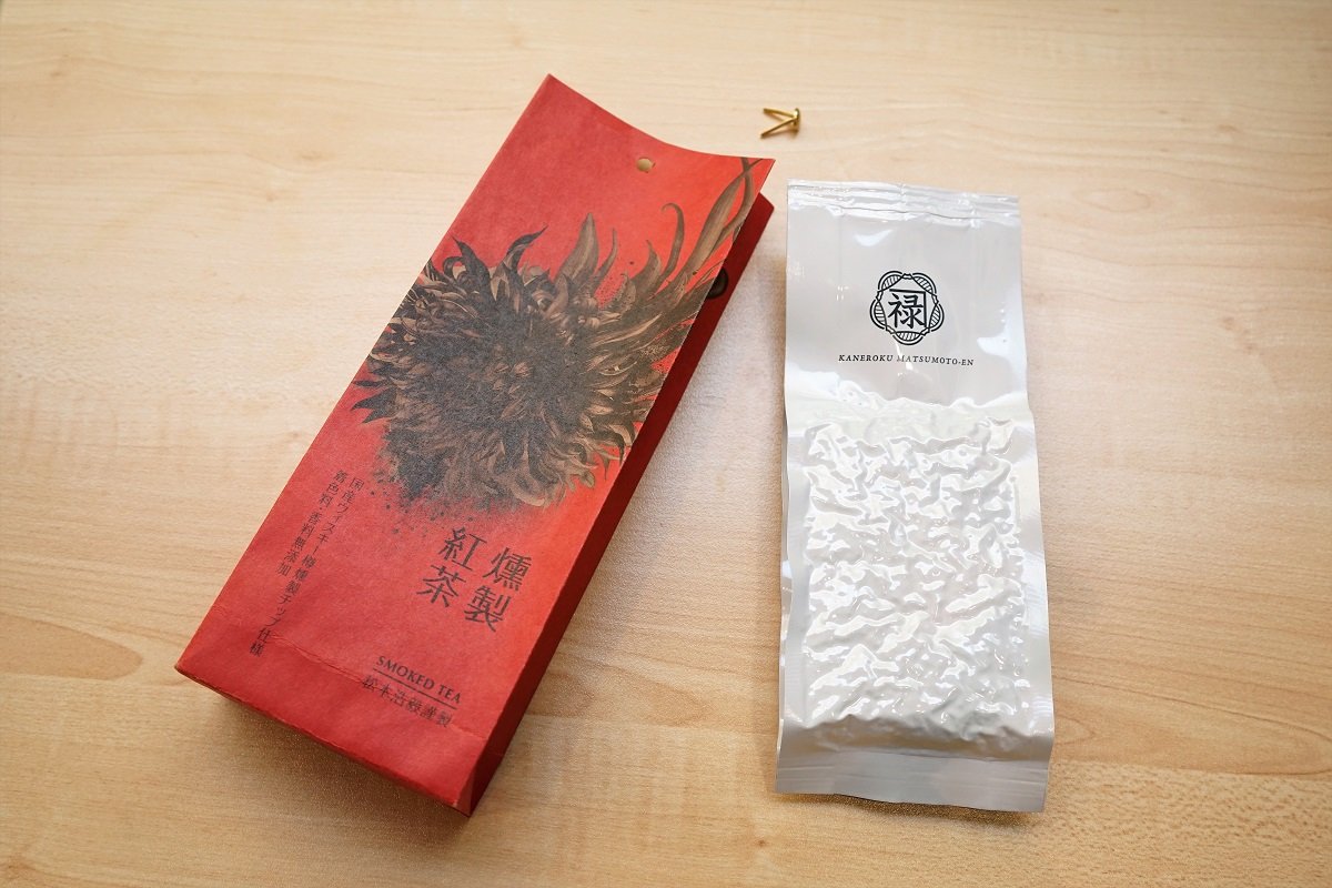 カネロク松本園の燻製紅茶(茶葉)