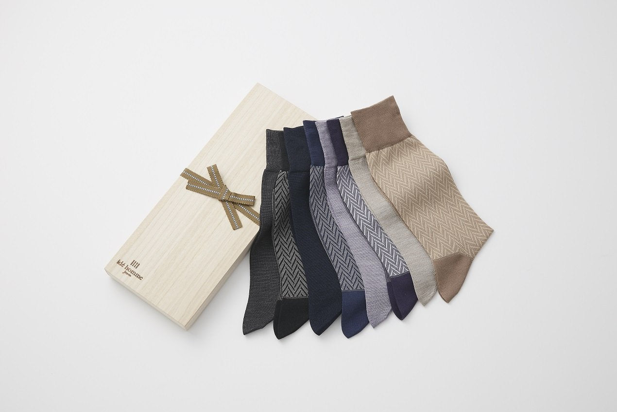 idē homme シルク素材のソックス<桐箱入り2足セット>