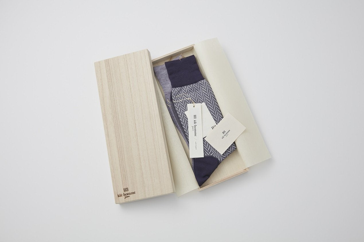 idē homme シルク素材のソックス<桐箱入り2足セット>