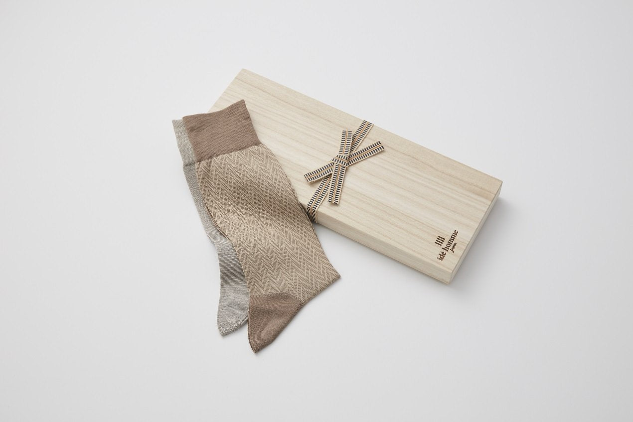 idē homme シルク素材のソックス<桐箱入り2足セット>