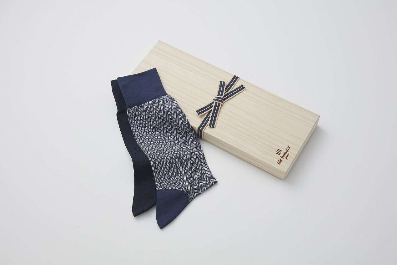 idē homme シルク素材のソックス<桐箱入り2足セット>