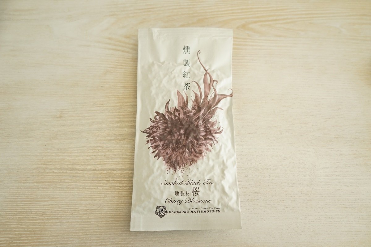 カネロク松本園の燻製紅茶(茶葉)