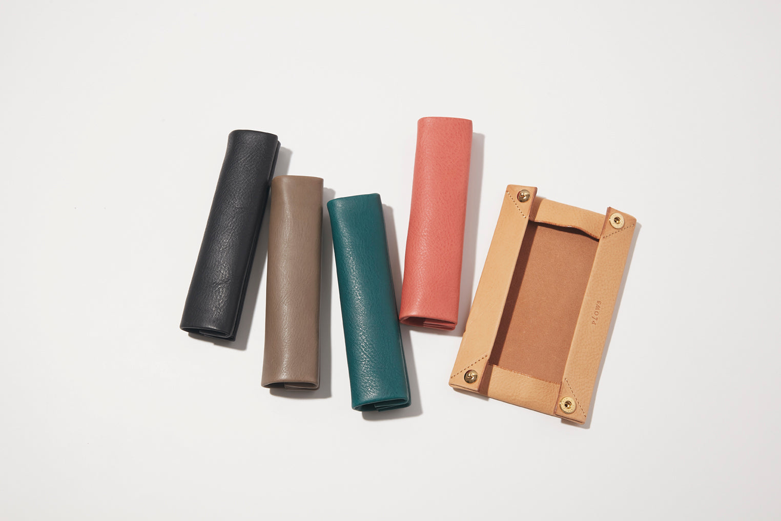 トレイに変身するミニマルなペンケース「ドリット ペン ロール」