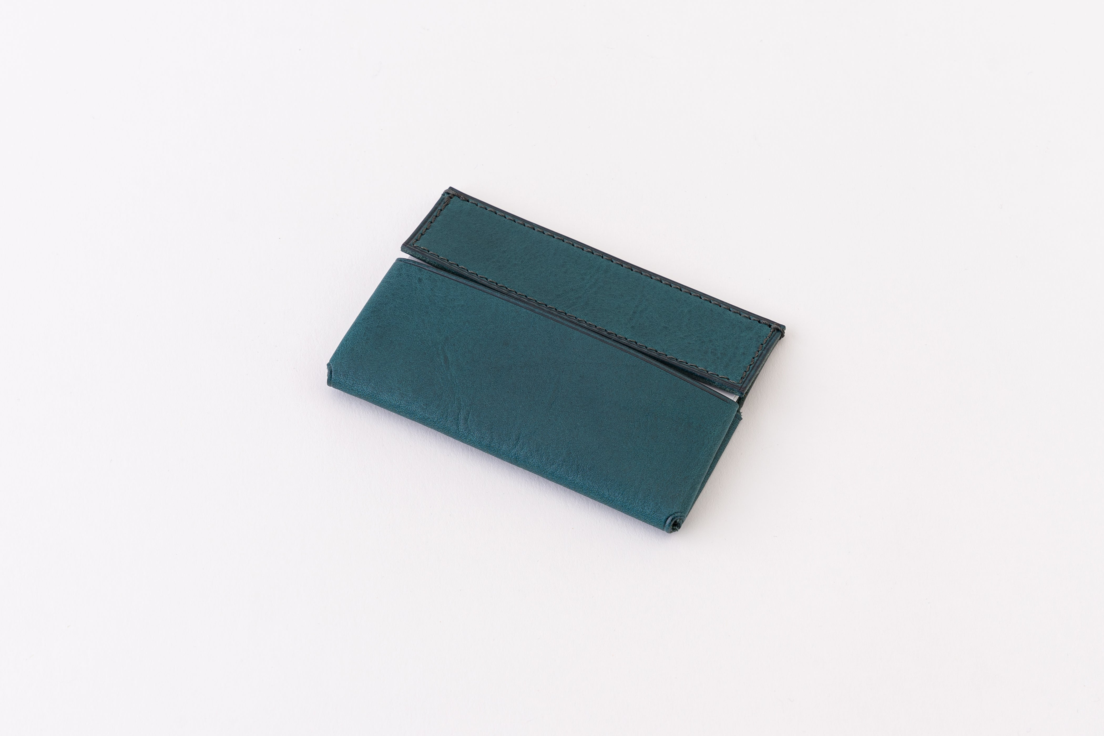 所作まで美しくする、シンプルで機能的な名刺入れ