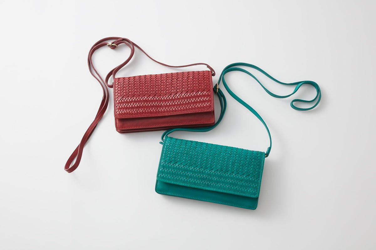 必要なものだけ美しく。BIBAクロスウォレットバッグ