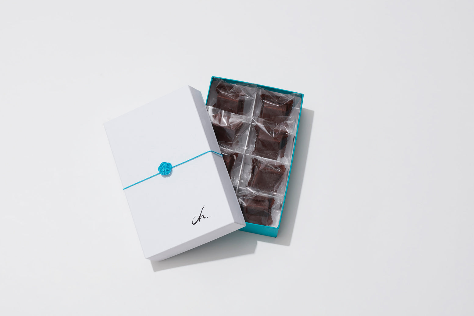 １日48粒しか作れないローチョコレート Chocolate hiro