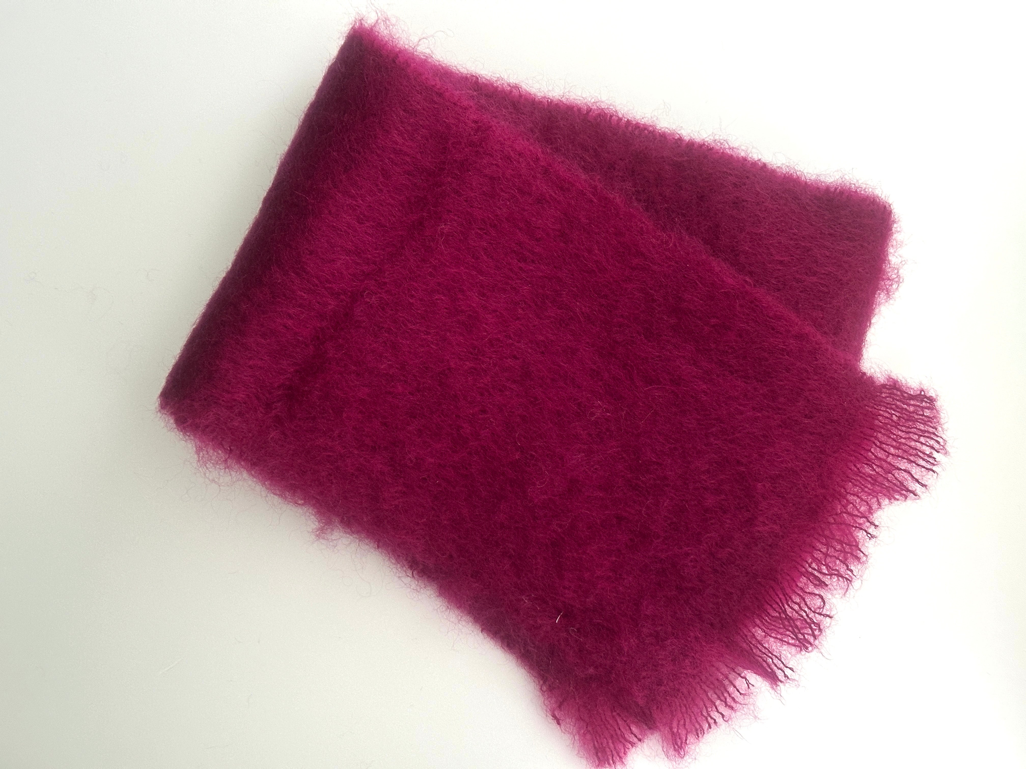 寒い季節に寄り添うふわふわのモヘアマフラー