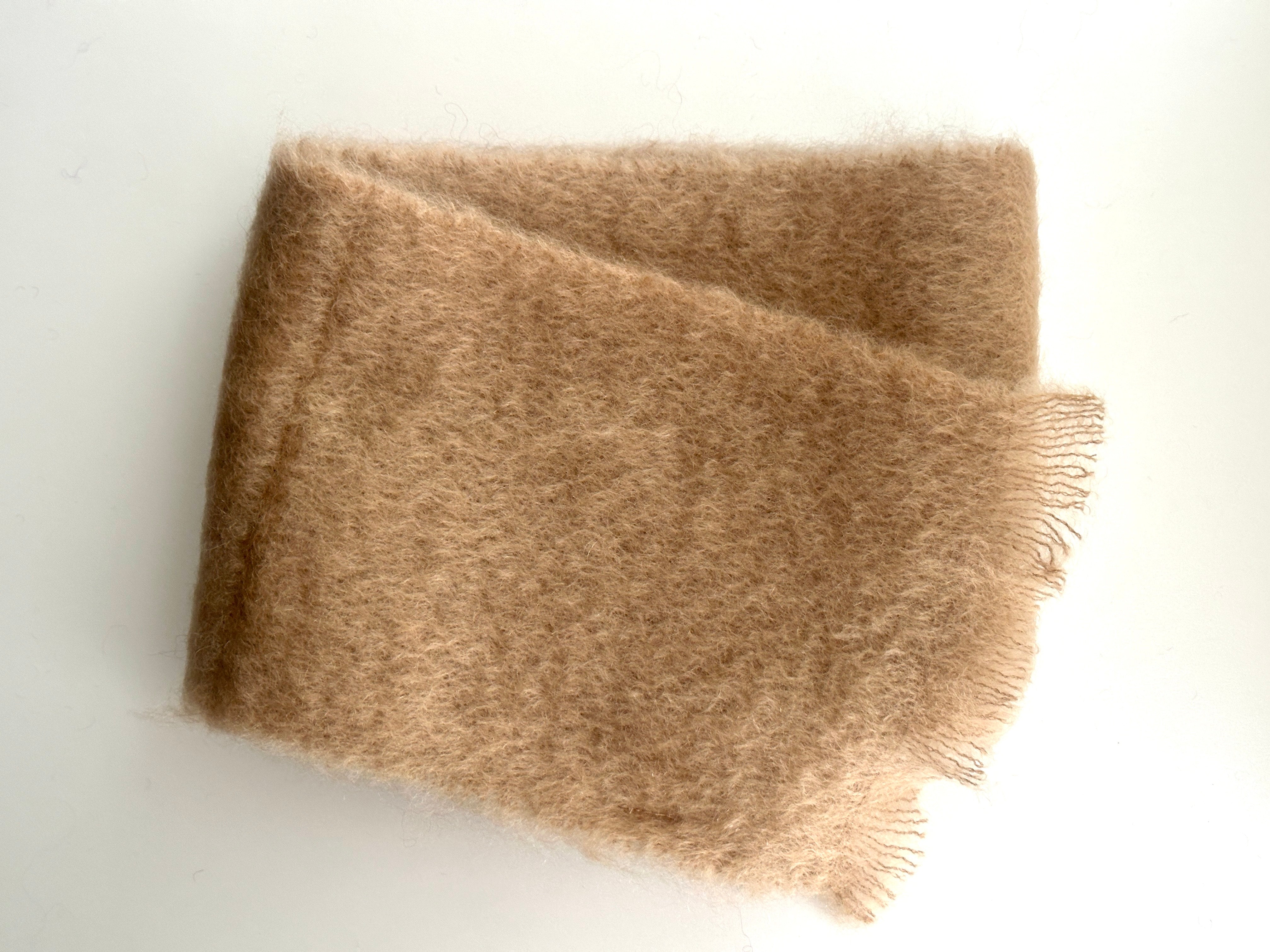 寒い季節に寄り添うふわふわのモヘアマフラー