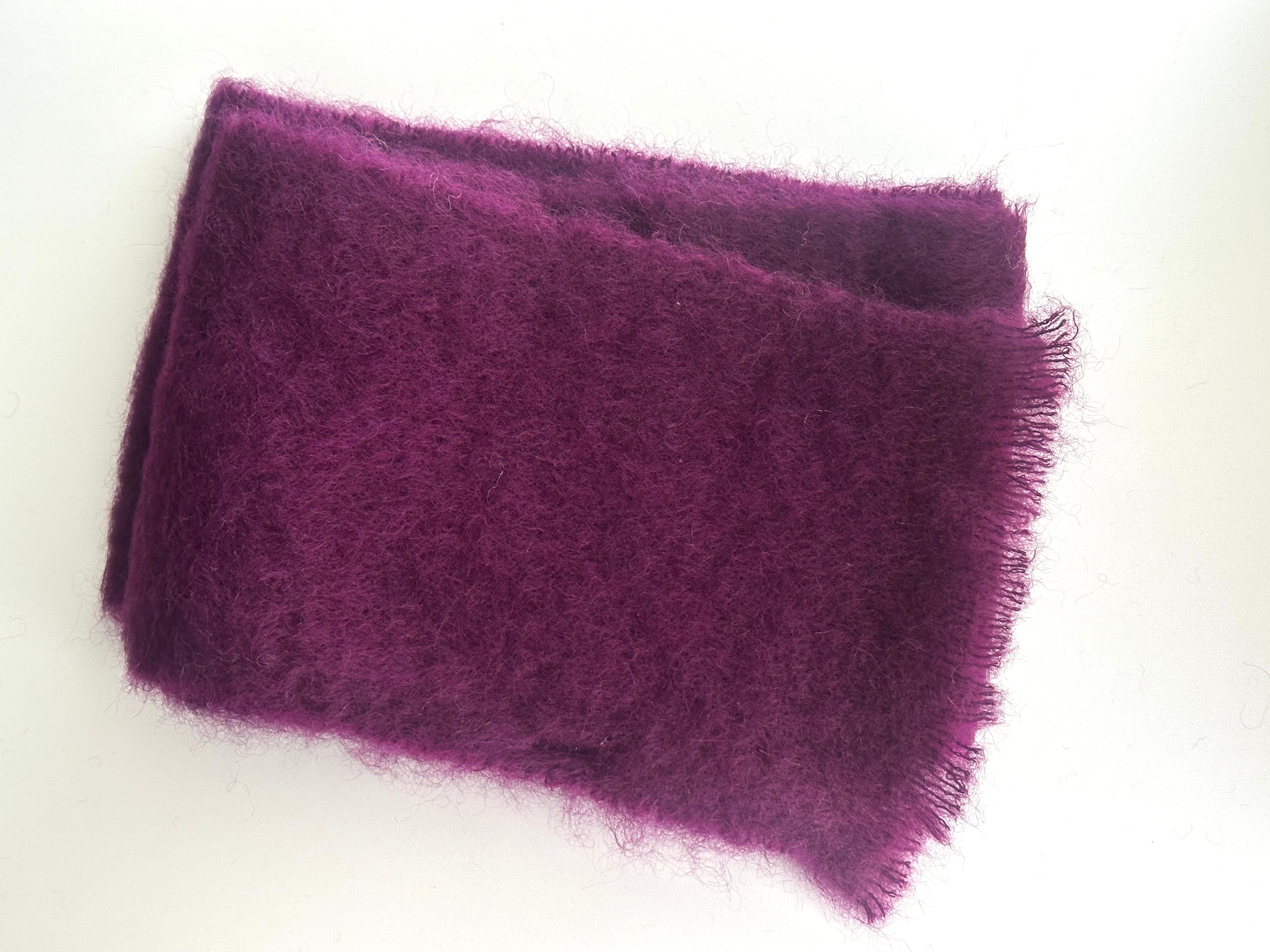 寒い季節に寄り添うふわふわのモヘアマフラー